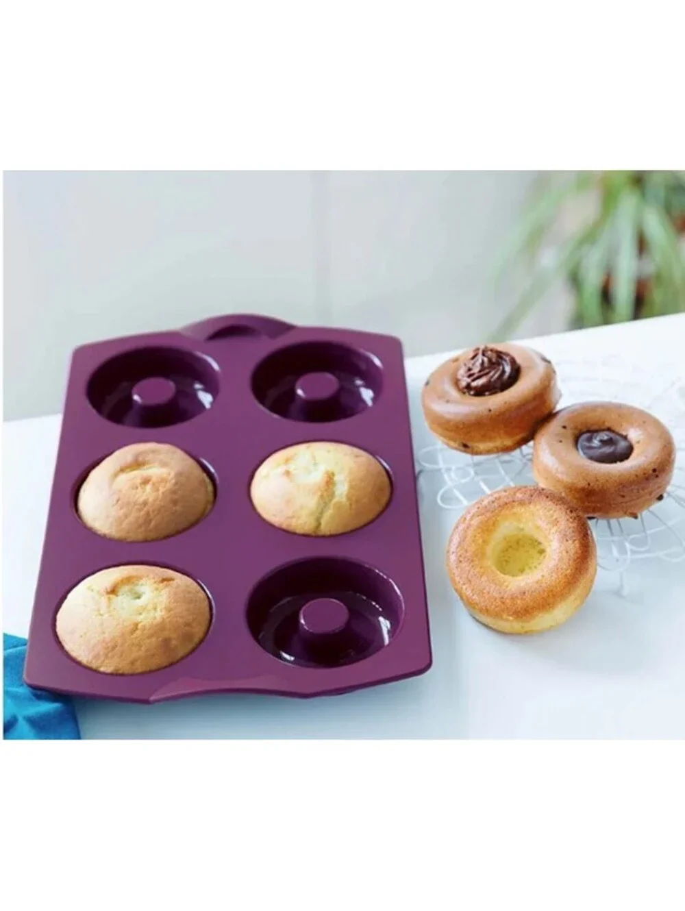 Tupperware Silicone Ring Form Bakeware Bagel Doughnut Appetizer Multi-Purpose